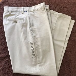Dockers Tan Khaki Men Slacks Size 32 x 30.